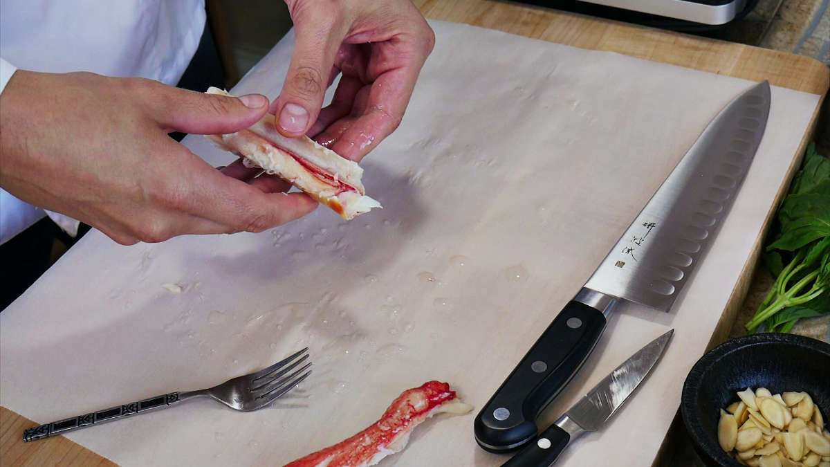 Chef demonstration cleaning the snow crab meat from the crab shells.