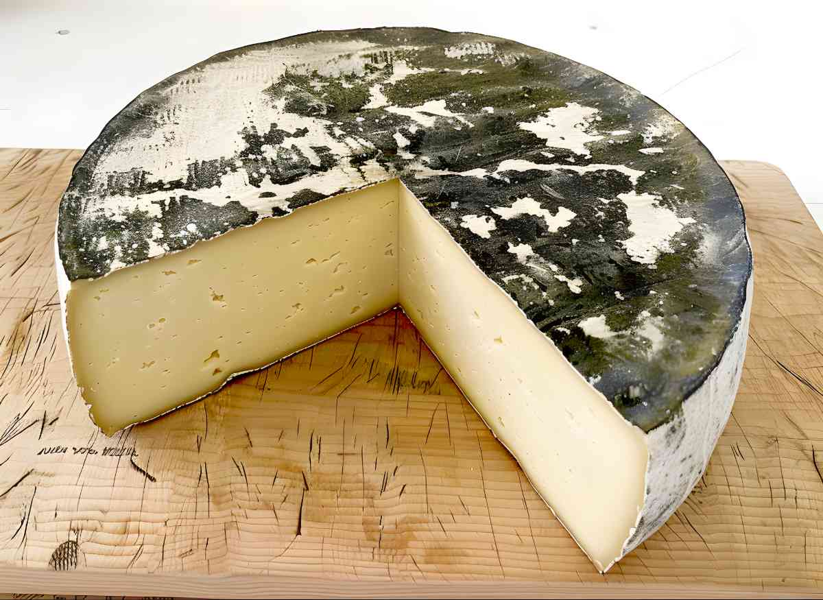 Cornish Yarg Cheese.