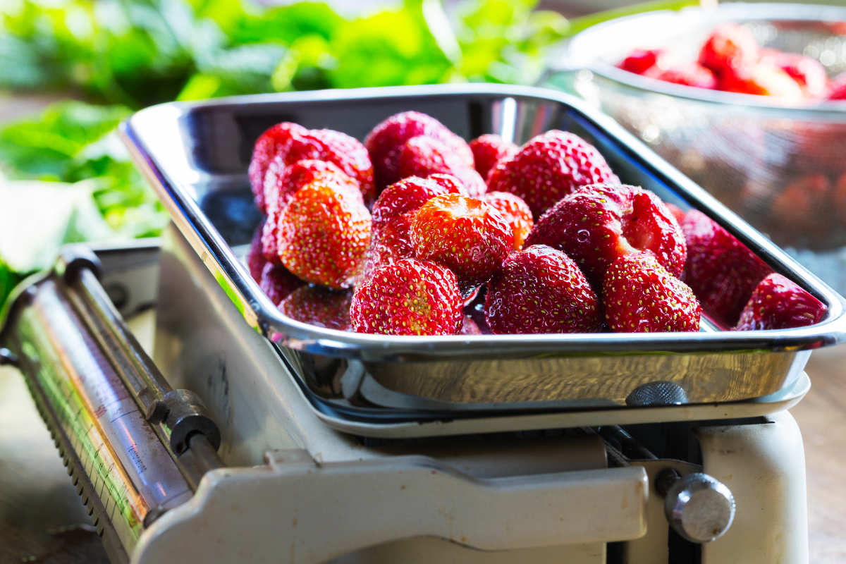 Strawberries by Weight, Pint, Quart, and Pound.