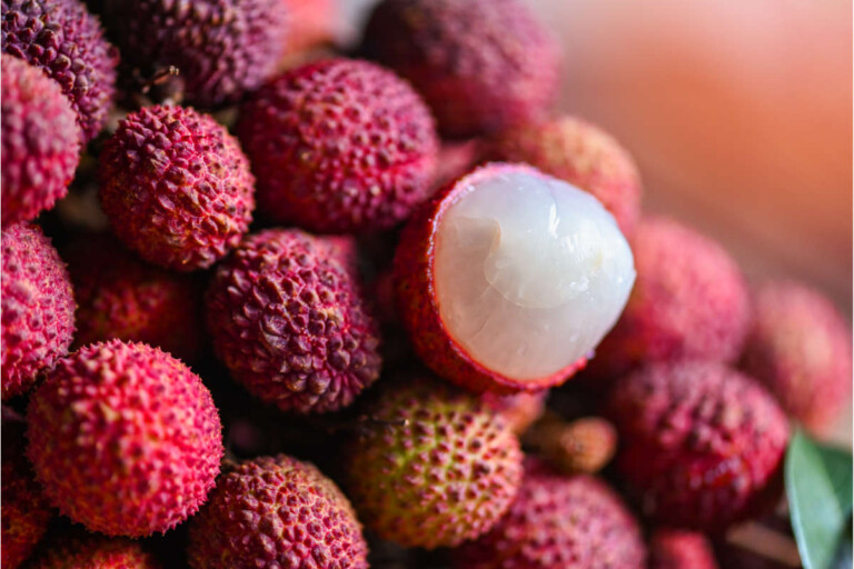 How To Peel and Eat Lychee